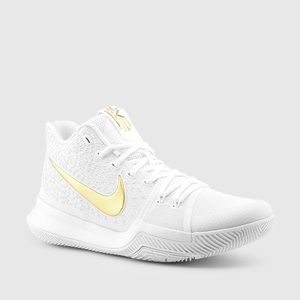 Kyrie 3 basketball shoes